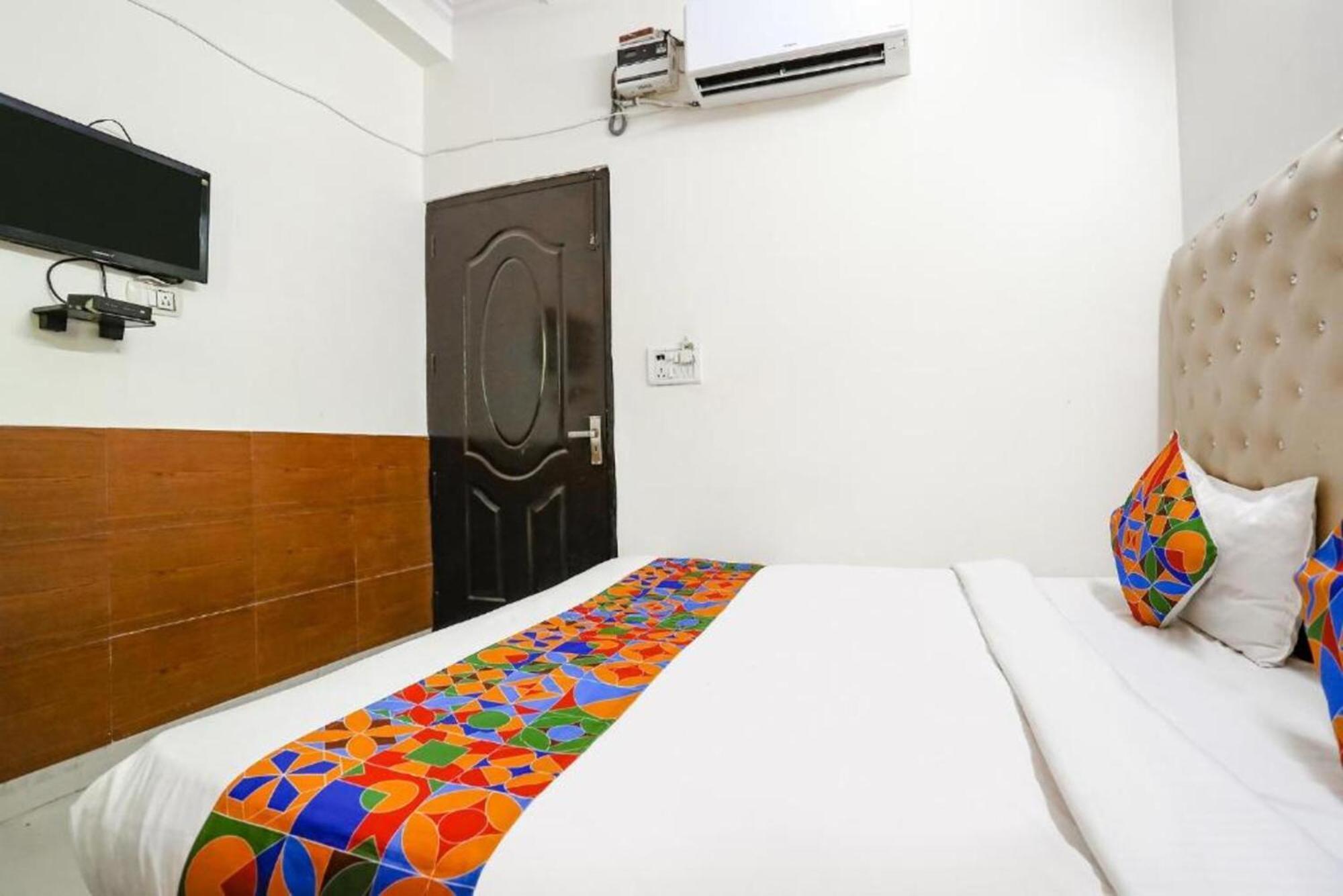 Bed & Breakfast Lazeez - Near Market New Delhi