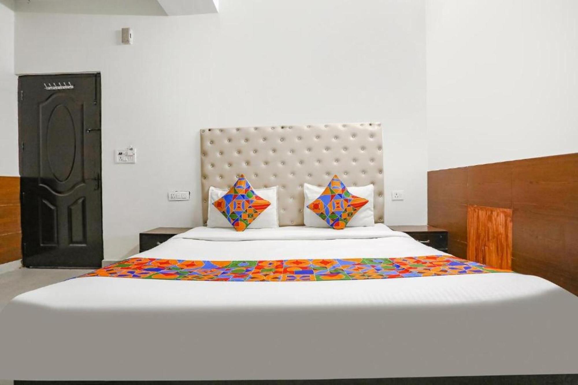 Bed & Breakfast Lazeez - Near Market New Delhi